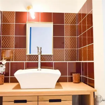 Appartamento Appartement Renove 2 Chambres, Centre-Ville, Parking Inclus - Fr-1-197-467