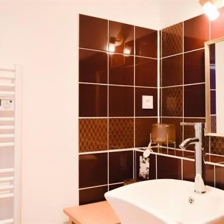 Appartamento Appartement Renove 2 Chambres, Centre-Ville, Parking Inclus - Fr-1-197-467 *