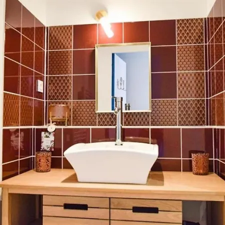 Appartamento Appartement Renove 2 Chambres, Centre-Ville, Parking Inclus - Fr-1-197-467 *
