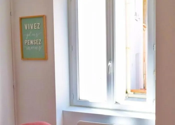 Appartement Renove 2 Chambres, Centre-Ville, Parking Inclus - Fr-1-197-467 * Les Sables-dʼOlonne