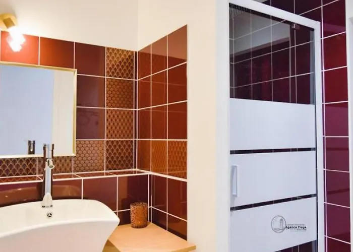 Appartement Renove 2 Chambres, Centre-Ville, Parking Inclus - Fr-1-197-467